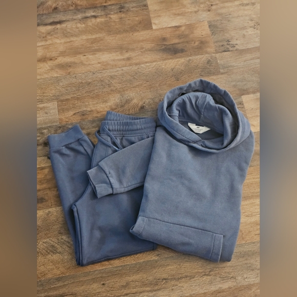 Sweatsuit - Picture 2 of 8